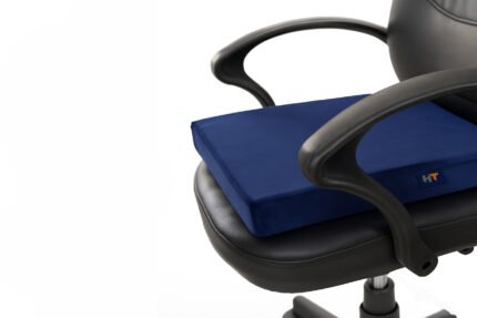 مقعد طبى مربع ميمورى فوم ألماني مع جل تبريد – راحة مثالية للجلوس الطويل – مناسب للمكتب والسيارة